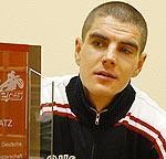 Starp divām sezonām