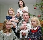 Astoņi kopā. Laimīgi!