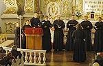 Patriarhijas koris dzied klausītāju pārpildītā dievnamā