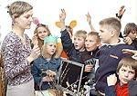 Klausās un paši spēlē teātri