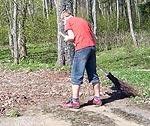 Vaiņodnieki sakopj skolas apkārtni