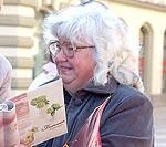 Aizrauj lepno kannu un dāliju krāšņums