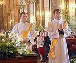 Iesvēta divus priesterus