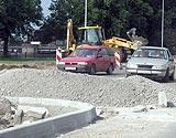 Mašīnu skaits palielinās, brauktuves sašaurina