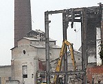 Cukurfabrika pārvēršas būvgružos