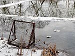 Hokeja laukums pārvēršas peldētavā