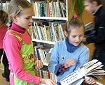 Bārtenieki iepazīst bērnu bibliotēku un ledushalli