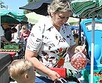 Nekas tā nesmaržo un negaršo kā zemenes!