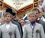 Dziedošie tramvaji un saviesīgi gavilējošais Mežaparks