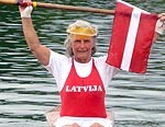 Veterāni kaļ medaļas Ukrainā
