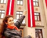 Liepājas studenti papildina vēlējumu grāmatu Latvijai