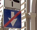 Zīmes uzstāda ačgārni