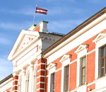Vairums domnieku arī tērēs piesardzīgāk