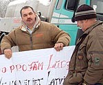 Izmisuma pārņemtie lauksaimnieki draud paplašināt protestus