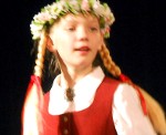 Tautiskā deja dzīvo bērnu draiskajos soļos