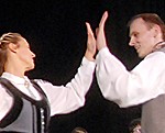 Dejotāji pavasari sveic ar “Aprīļa pilieniem”