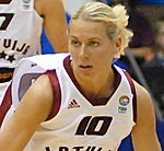 TV – Latvijas sieviešu basketbola izlase Eiropas čempionāta otrajā spēlē uzvar Ungāriju