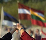 Ar patiesām emocijām piemin “Baltijas ceļu”