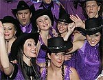 Liepājas Violetā kora dalībnieki – kovboju lomā