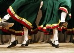 Vidējās paaudzes deju kolektīvu vadītājas tiekas seminārā Saldū