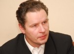Orķestris maina “monarhiju” pret “republiku”
