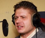 Atlīdzina ar dziesmu
