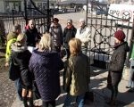 Cauri Liepājas ielām izvijas “Tra la lā”