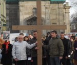Vienoti ticībā veic Krusta ceļu