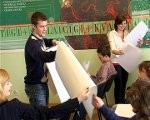 Skolēni piedalās poligrāfiķu karjeras dienā