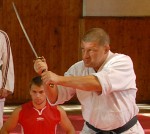 Labāk aizdegt sveci, nekā nolādēt sabiezējušu tumsu