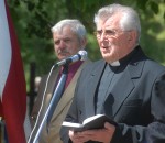 Klusuma brīdis, lūgšana un dziesmas – aizvesto piemiņai