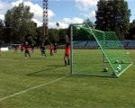 Vasaras nometnē tiekas mazie futbolisti