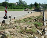 Kabeļu dēļ apstājusies veloceliņa būve