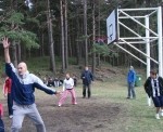 Bernātos sporto pat lietū