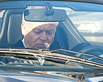 Liepājas mērs pa Rīgu vizinās ar elektromobili