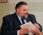Raidījums: Saeimas deputāta Kravcova organizācija par naudu palīdz iegūt Krievijas pilsonību