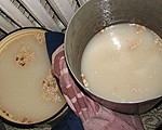 Glabā 75 litrus brāgas un nelegālo alkoholu