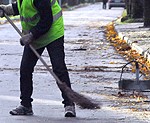 Simtlatnieku skaits decembrī samazināsies līdz 500