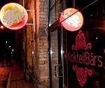 Izklaides kokteiļbārā “Red Sun Buffet”