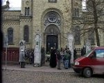Skolēni vāc ziedojumus trūcīgajām daudzbērnu ģimenēm