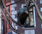 Liepājnieki atklāj himnai veltītās skulptūras