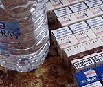 Tirgo nelegālo alkoholu un cigaretes