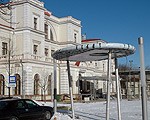 Jaunais stacijas laukums – klasika un rotaļīgums. Prieks vai galvassāpes