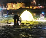 Zemledus makšķernieki priecājas par ledu un salu