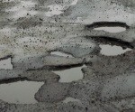 Liepājas-Pāvilostas ceļa sliktā stāvokļa dēļ lūdz atlīdzināt kaitējumu līdz pat 5000 latu
