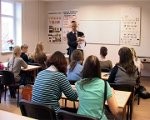 Skolēni iegūst pirmo vadītāja apliecību