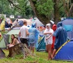 Lietus nespēj sabojāt telšu pilsētiņas iedzīvotāju garastāvokli