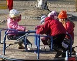 Apspriedīs rotaļlaukumus