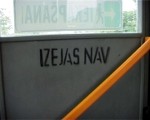 Pasažierus nokaitina jaunā iekāpšanas kārtība autobusos