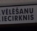 Papildināts – Divi vēlēšanu iecirkņi strādās līdz plkst.22
